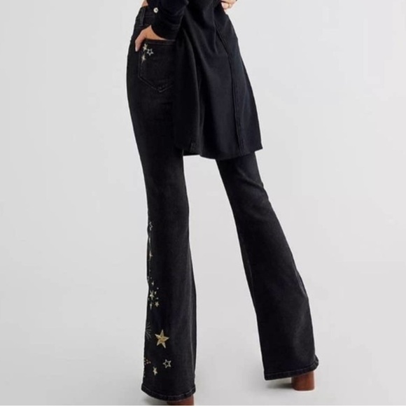 135 NWT Free People x Driftwood Farrah High Rise Flare Jean Star Black Celestial - Picture 2 of 13